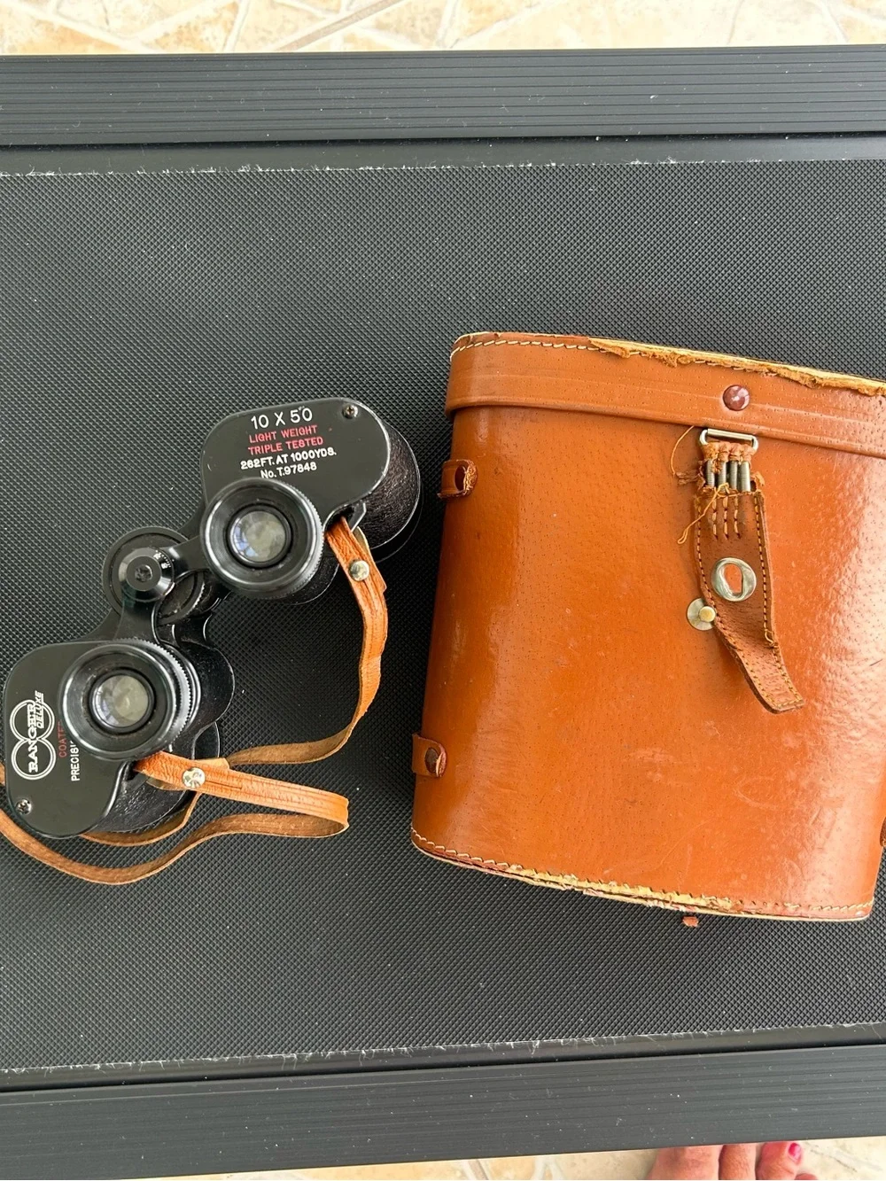 Vintage Binoculars with leather case. 10 x 50 Ranger Deluxe